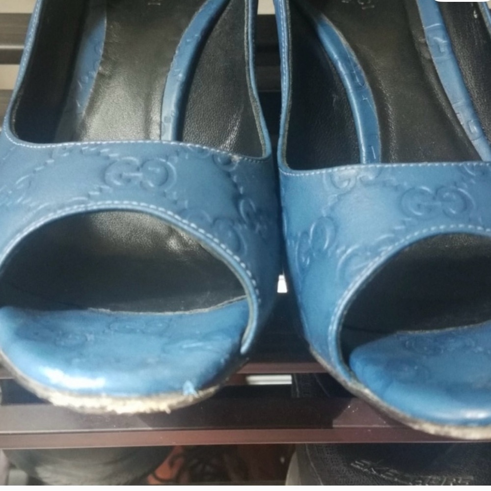 Gucci Embossed Blue Peep-Toe Heels - Picture 5 of 5